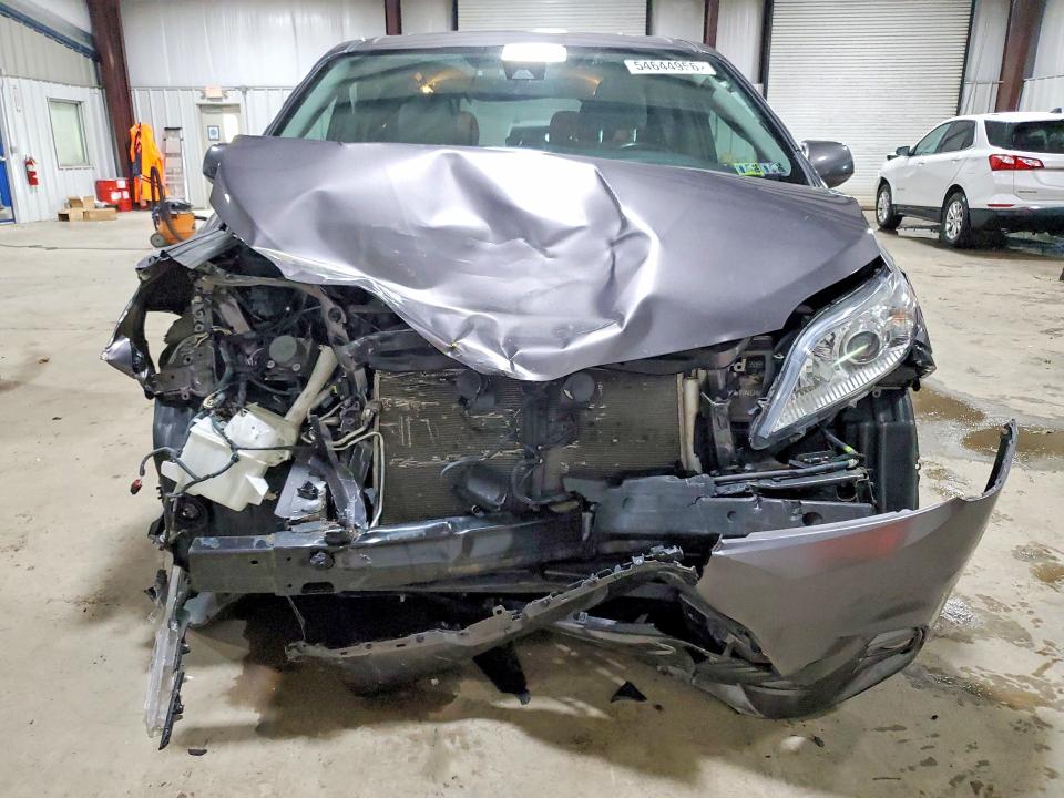 54644956 :رقم المزاد ، 5TDYZ3DC0KS987651 vin ، 2019 Toyota Sienna مزاد بيع