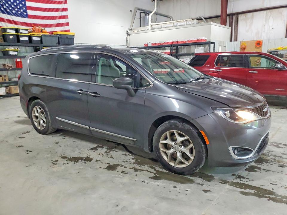 2018 Chrysler Pacifica მანქანა იყიდება აუქციონზე, vin: 2C4RC1BGXJR123231, აუქციონის ნომერი: 53617486
