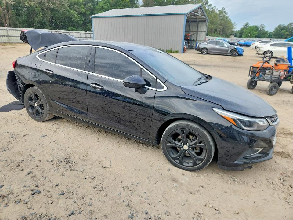 50981936 :رقم المزاد ، 1G1BF5SM1J7242320 vin ، 2018 Chevrolet Cruze مزاد بيع