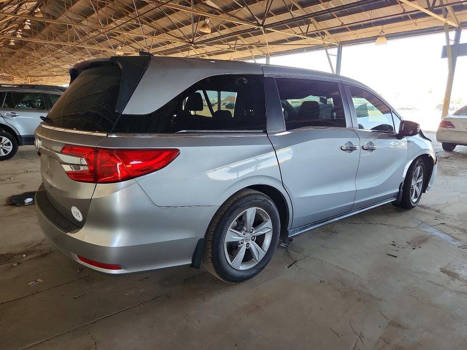 Продажа на аукционе авто 2018 Honda Odyssey, vin: 5FNRL6H76JB101128, номер лота: 54911706