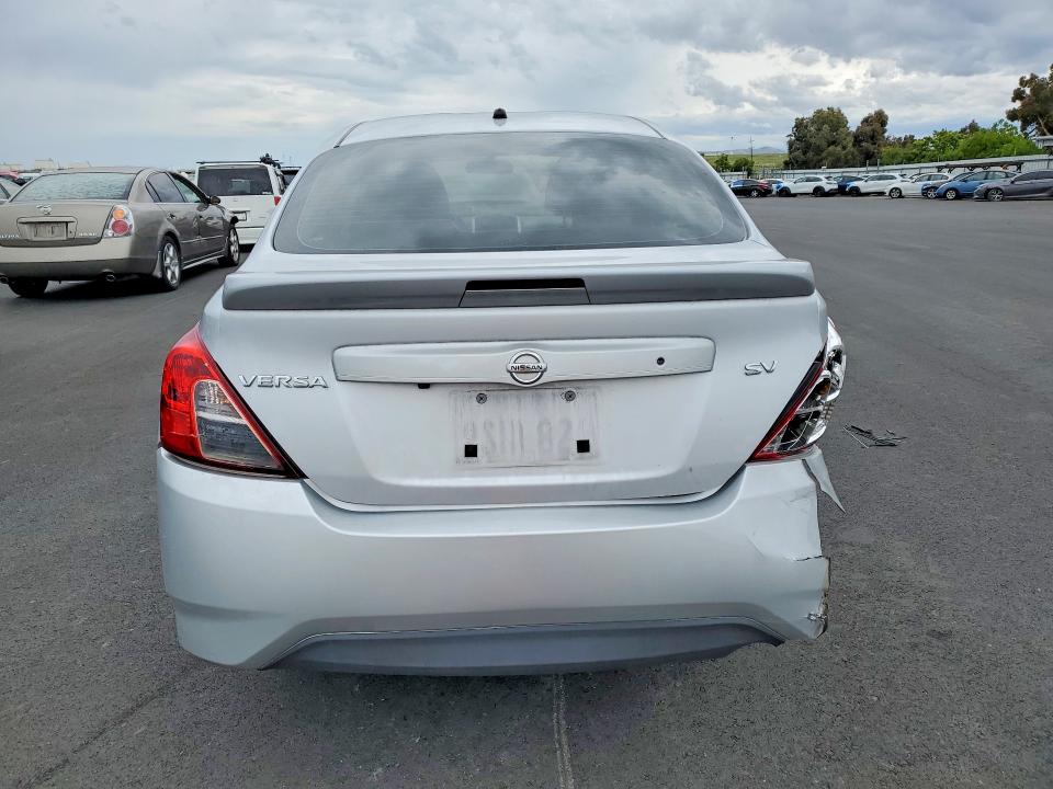 52419036 :رقم المزاد ، 3N1CN7AP1KL840915 vin ، 2019 Nissan Versa مزاد بيع