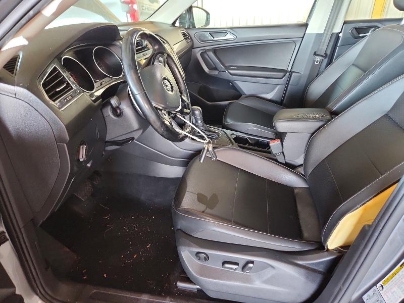 52031016 :رقم المزاد ، 3VV3B7AX0JM043877 vin ، 2018 Volkswagen Tiguan مزاد بيع