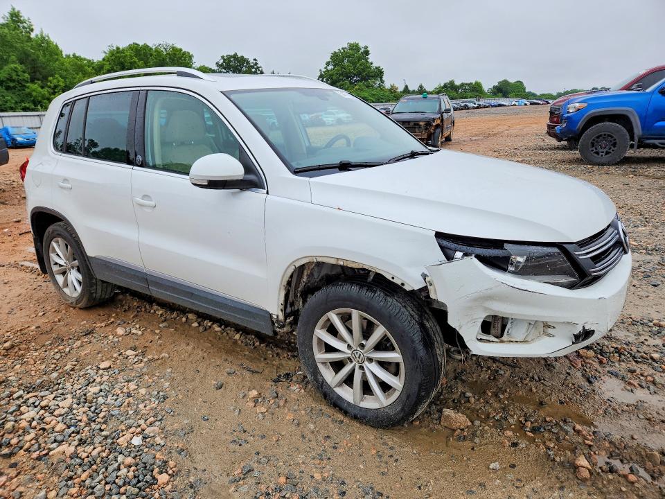 54770216 :رقم المزاد ، WVGSV7AX7HK005528 vin ، 2017 Volkswagen Tiguan مزاد بيع