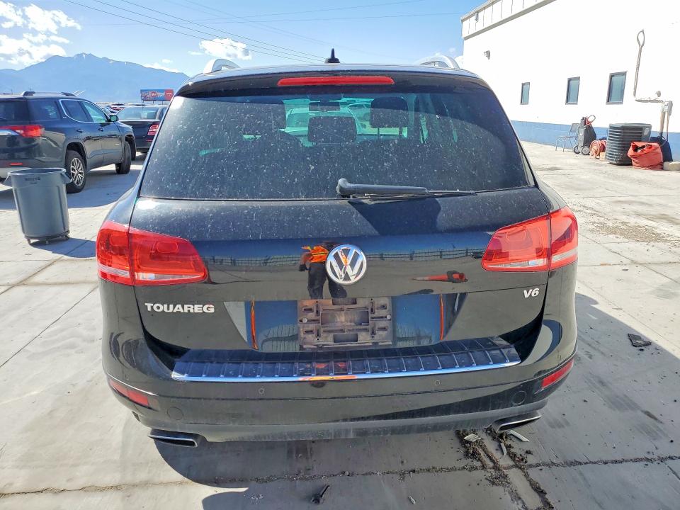2011 Volkswagen Touareg მანქანა იყიდება აუქციონზე, vin: WVGFF9BP9BD006779, აუქციონის ნომერი: 54816426