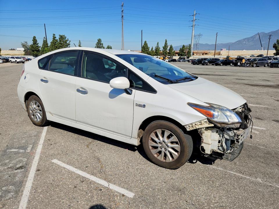 54494326 :رقم المزاد ، JTDKN3DP0F3071709 vin ، 2015 Toyota Prius Plug-in Hybrid مزاد بيع