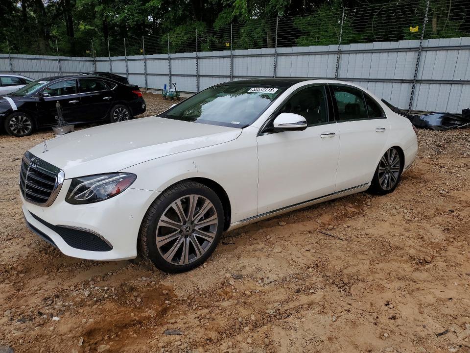 52672116 :رقم المزاد ، WDDZF4KB4JA463434 vin ، 2018 Mercedes-benz E مزاد بيع
