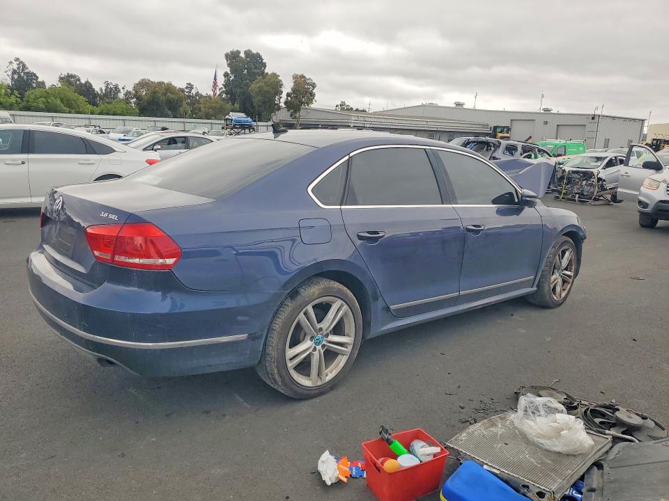 55191496 :رقم المزاد ، 1VWCM7A37CC061333 vin ، 2012 Volkswagen Passat مزاد بيع