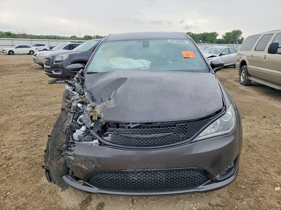 53108396 :رقم المزاد ، 2C4RC1FG1KR653261 vin ، 2019 Chrysler Pacifica مزاد بيع