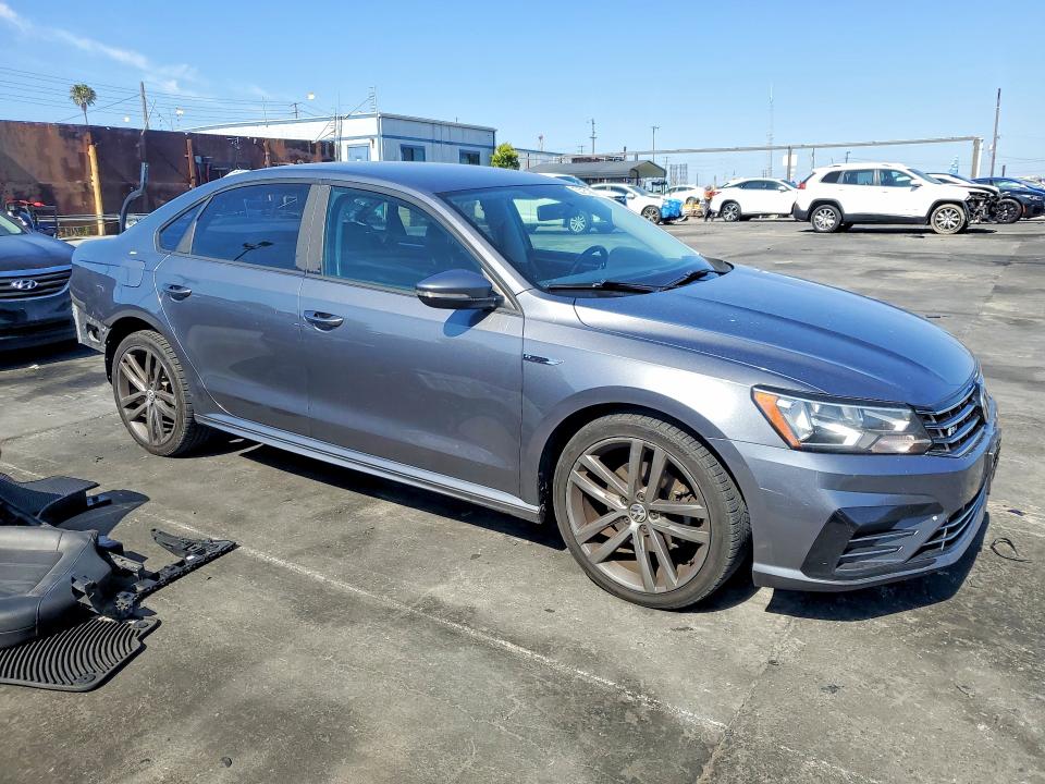 Продажа на аукционе авто 2018 Volkswagen Passat, vin: 1VWAA7A34JC032160, номер лота: 53751996
