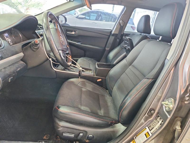 52680316 :رقم المزاد ، 4T1BF1FK6HU375574 vin ، 2017 Toyota Camry مزاد بيع