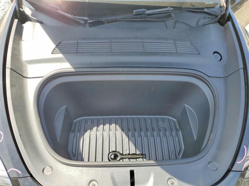 2024 Tesla Model Y მანქანა იყიდება აუქციონზე, vin: 7SAYGAEE3RF989115, აუქციონის ნომერი: 52071646