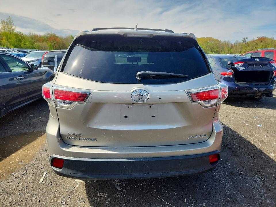 52830086 :رقم المزاد ، 5TDJKRFH2FS174769 vin ، 2015 Toyota Highlander مزاد بيع