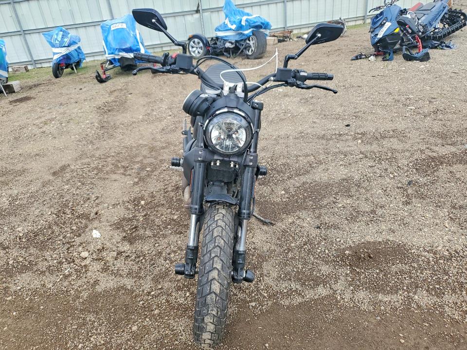 51693286 :رقم المزاد ، ML0KAFPM1NT006123 vin ، 2022 Ducati Scrambler مزاد بيع
