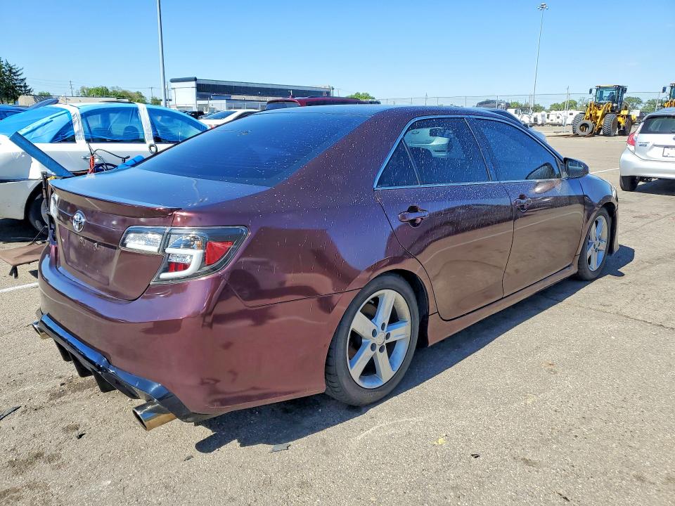 52338406 :رقم المزاد ، 4T1BF1FKXDU291140 vin ، 2013 Toyota Camry مزاد بيع