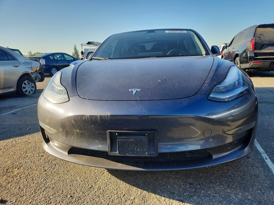 52099726 :رقم المزاد ، 5YJ3E1EA5KF426891 vin ، 2019 Tesla Model 3 مزاد بيع