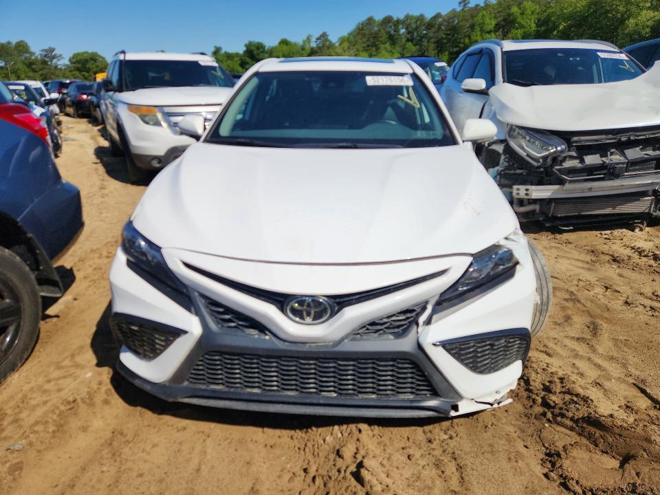 52176156 :رقم المزاد ، 4T1T11AK3MU599616 vin ، 2021 Toyota Camry مزاد بيع
