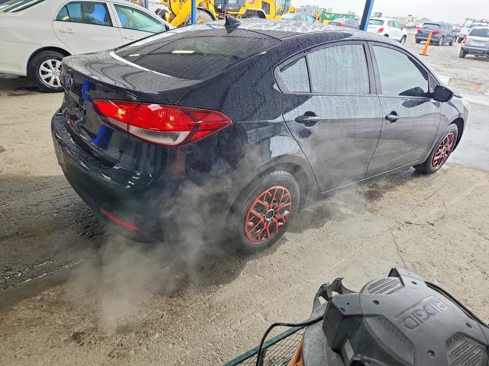 2018 Kia Forte მანქანა იყიდება აუქციონზე, vin: 3KPFK4A77JE250223, აუქციონის ნომერი: 52238336