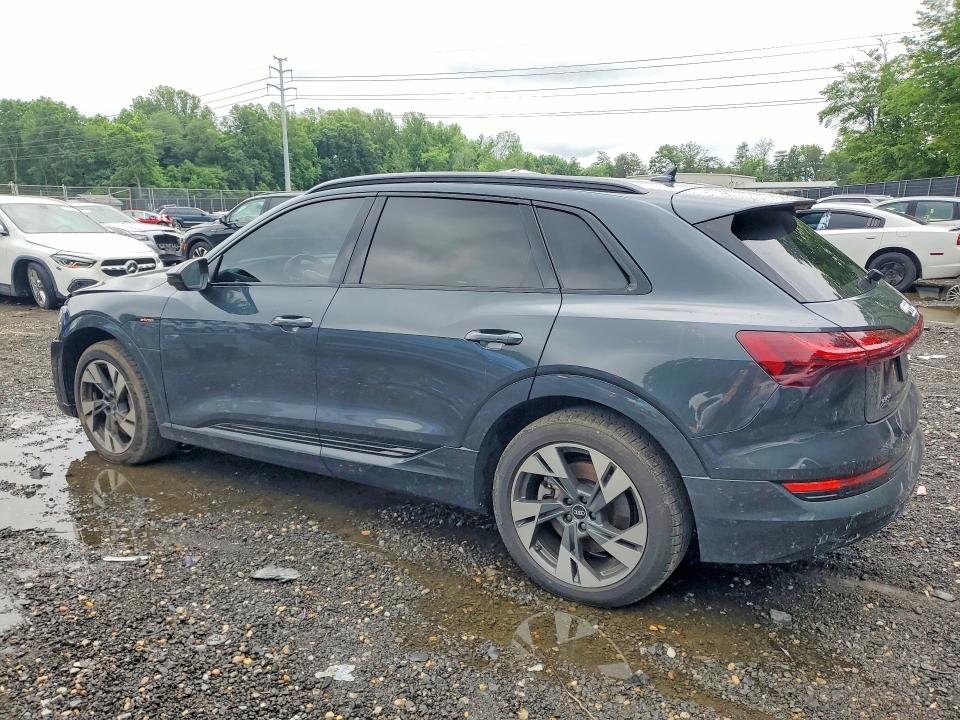2021 Audi E-tron მანქანა იყიდება აუქციონზე, vin: WA1AAAGE5MB010701, აუქციონის ნომერი: 55091346