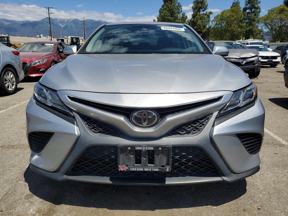 55444066 :رقم المزاد ، 4T1B11HK1KU825750 vin ، 2019 Toyota Camry مزاد بيع