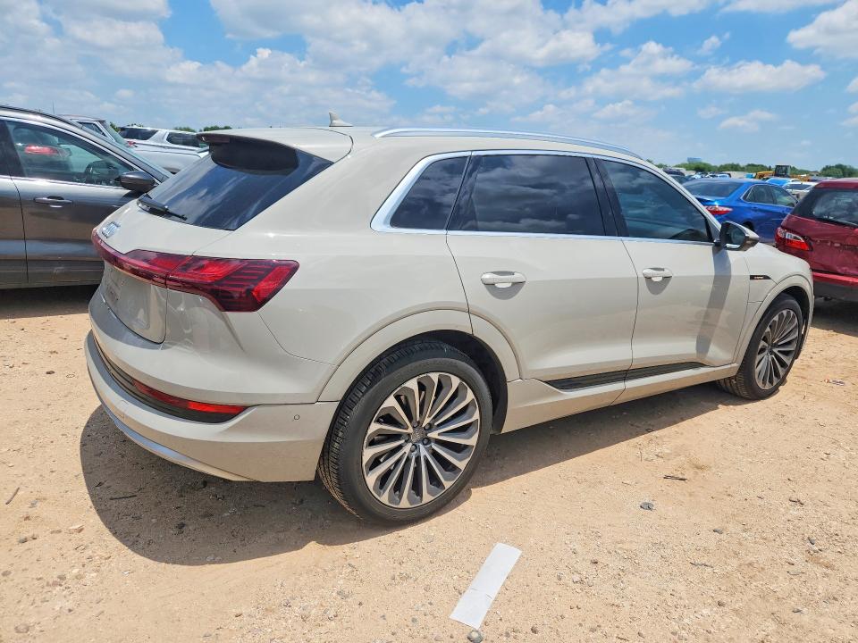 53477316 :رقم المزاد ، WA1VABGE5KB022870 vin ، 2019 Audi E-tron مزاد بيع