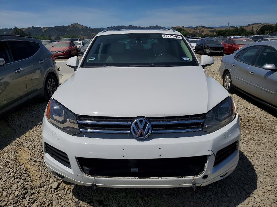 52270496 :رقم المزاد ، WVGEF9BPXDD010483 vin ، 2013 Volkswagen Touareg مزاد بيع