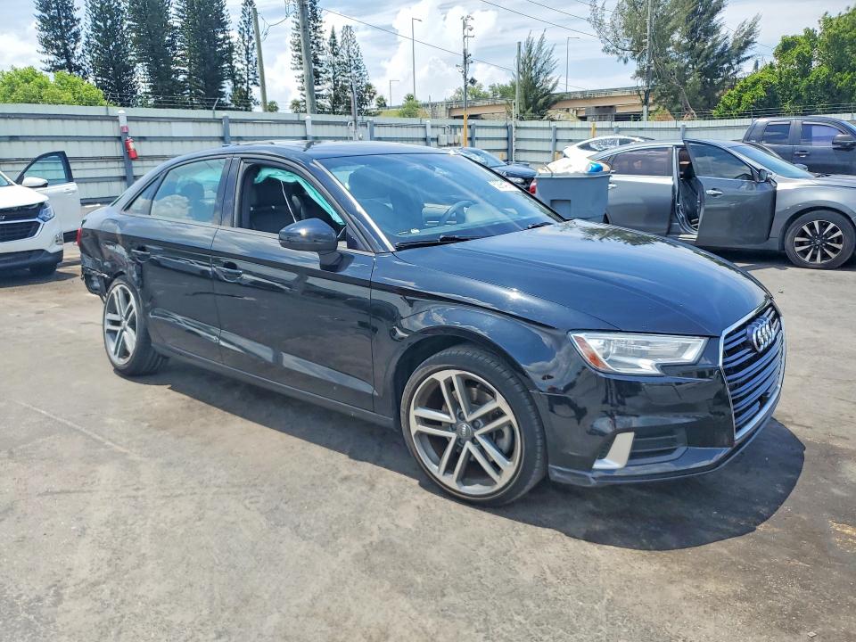Продажа на аукционе авто 2018 Audi A3, vin: WAUAUGFFXJ1004403, номер лота: 52964276