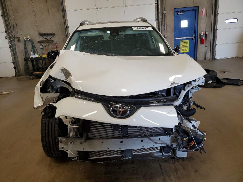 54468586 :رقم المزاد ، JTMRFREV0HJ700654 vin ، 2017 Toyota Rav4 مزاد بيع