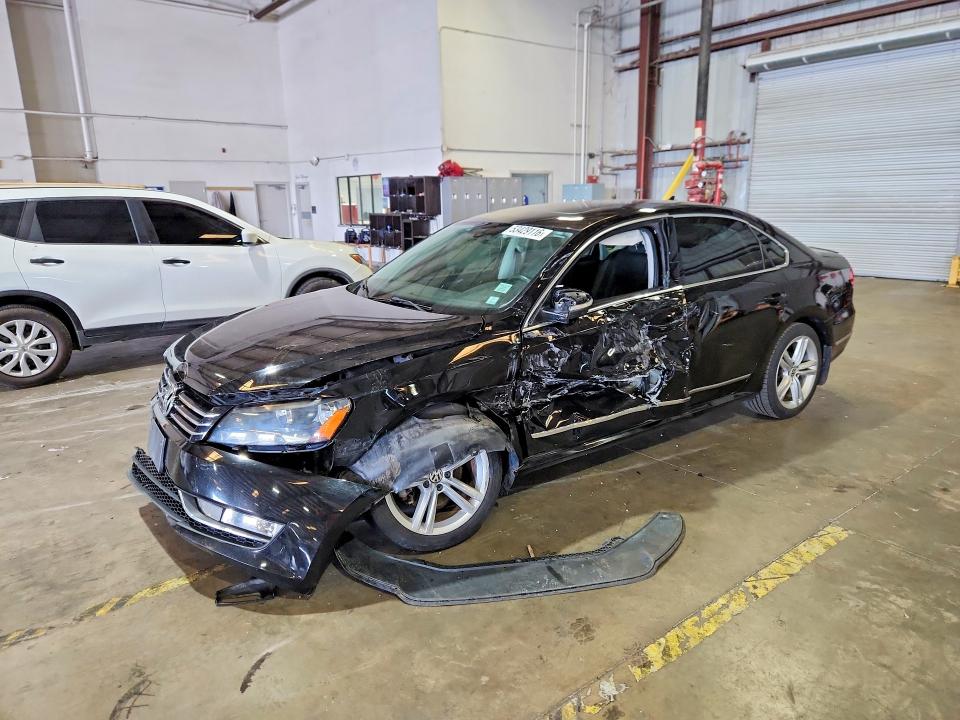 53429116 :رقم المزاد ، 1VWBS7A31FC018564 vin ، 2015 Volkswagen Passat مزاد بيع