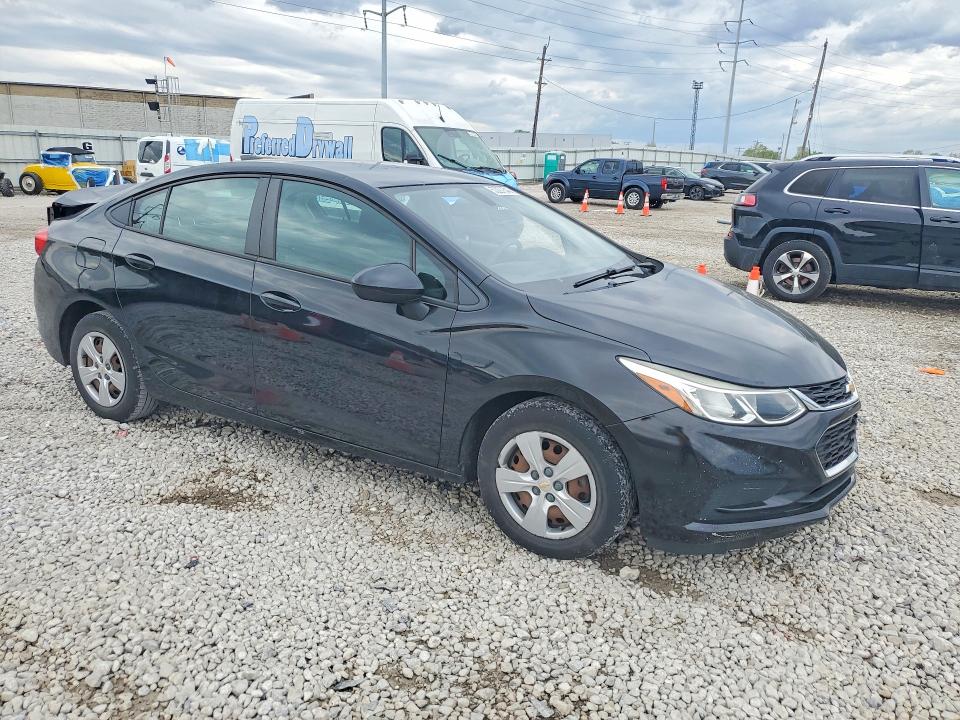 53207546 :رقم المزاد ، 1G1BC5SMXJ7113422 vin ، 2018 Chevrolet Cruze مزاد بيع