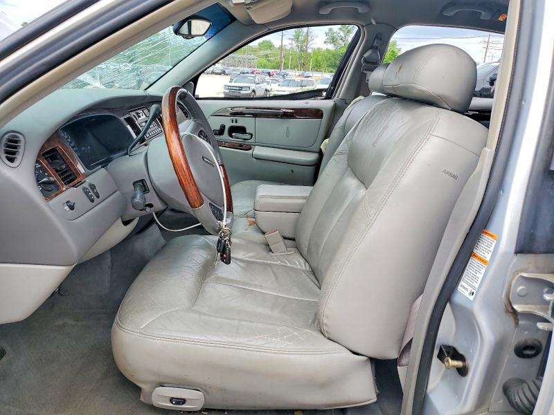 2001 Lincoln Town Car მანქანა იყიდება აუქციონზე, vin: 1LNHM83W11Y723702, აუქციონის ნომერი: 51761476