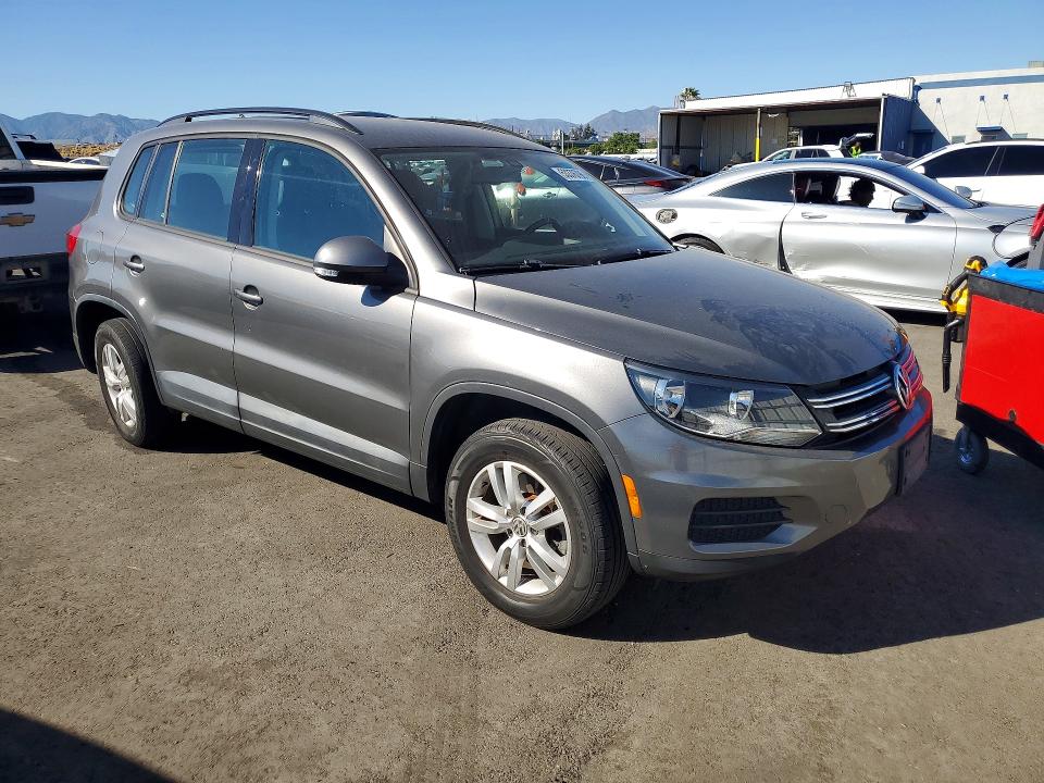 2017 Volkswagen Tiguan მანქანა იყიდება აუქციონზე, vin: WVGAV7AXXHK030001, აუქციონის ნომერი: 53376796