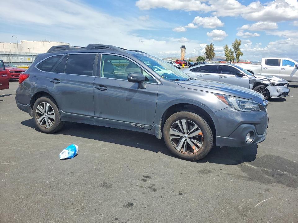 55204746 :رقم المزاد ، 4S4BSANC7J3252898 vin ، 2018 Subaru Outback مزاد بيع