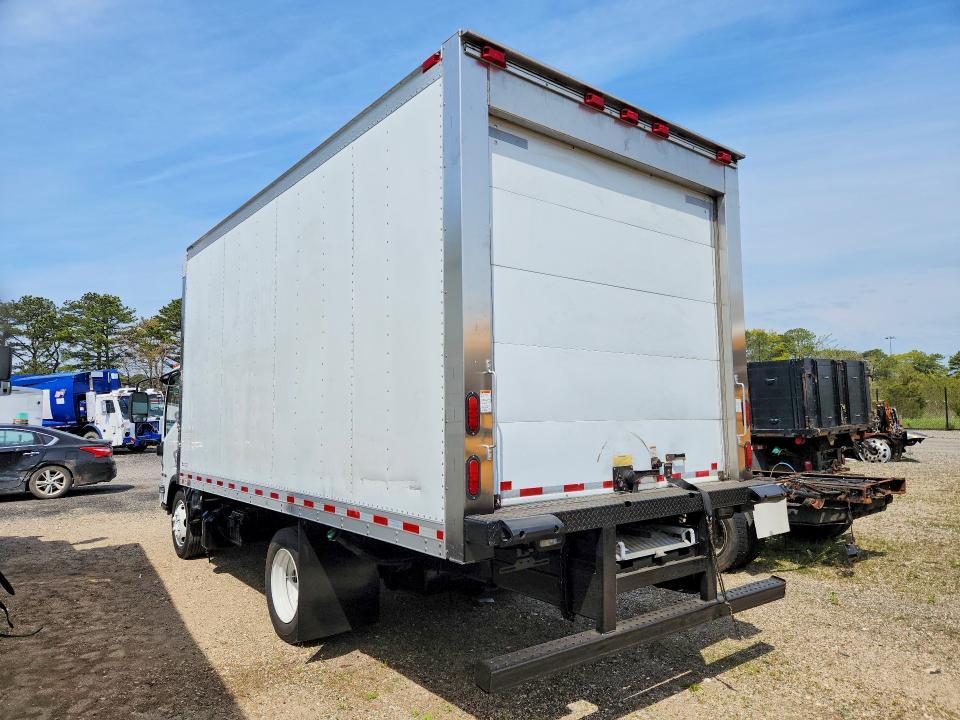 53855316 :رقم المزاد ، JALE5W162J7900225 vin ، 2018 Isuzu Nqr مزاد بيع