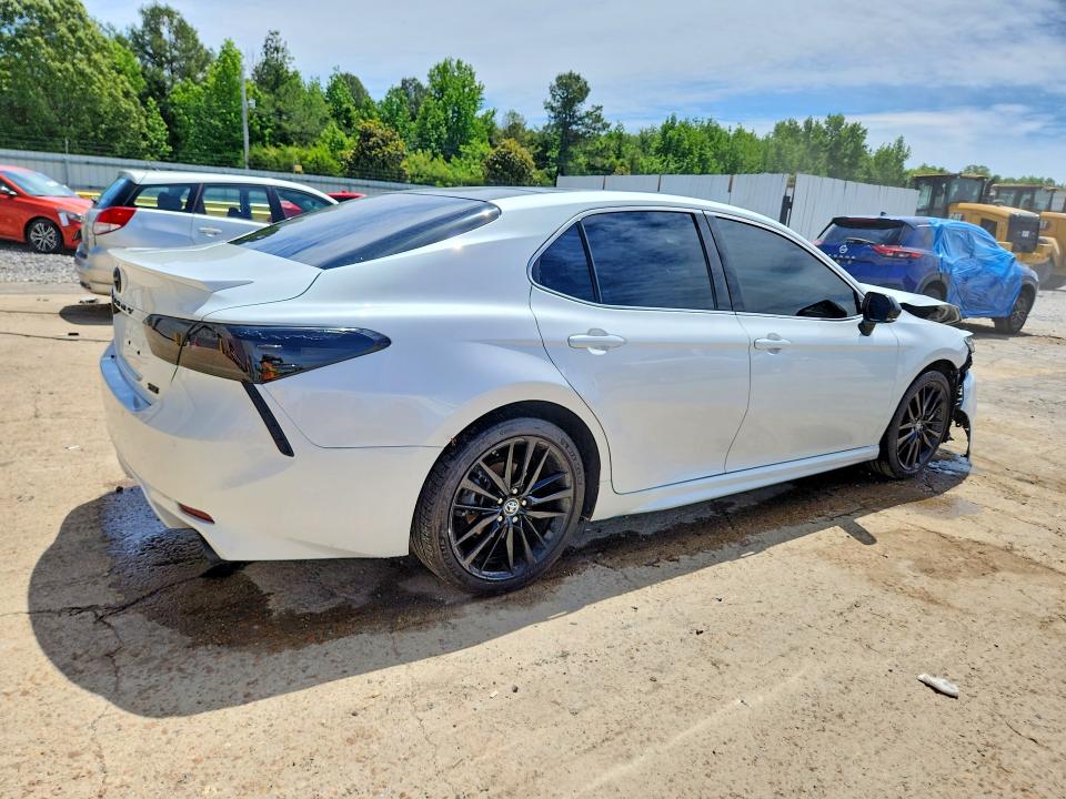 52331046 :رقم المزاد ، 4T1B61HKXJU084028 vin ، 2018 Toyota Camry مزاد بيع
