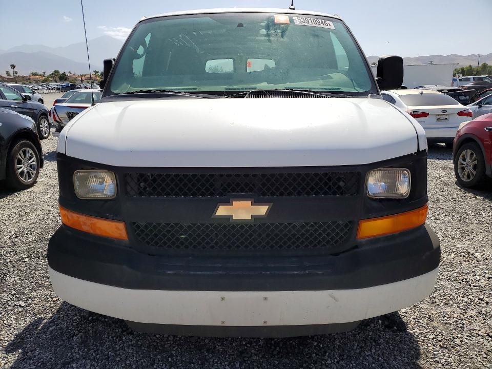 53910946 :رقم المزاد ، 1GCWGFFF8F1106493 vin ، 2015 Chevrolet Express 2500 مزاد بيع