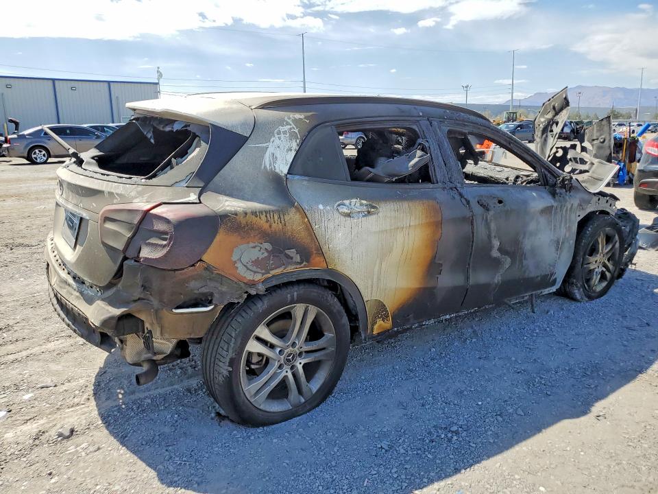 54726806 :رقم المزاد ، WDCTG4EB9LJ649685 vin ، 2020 Mercedes-benz Gla مزاد بيع