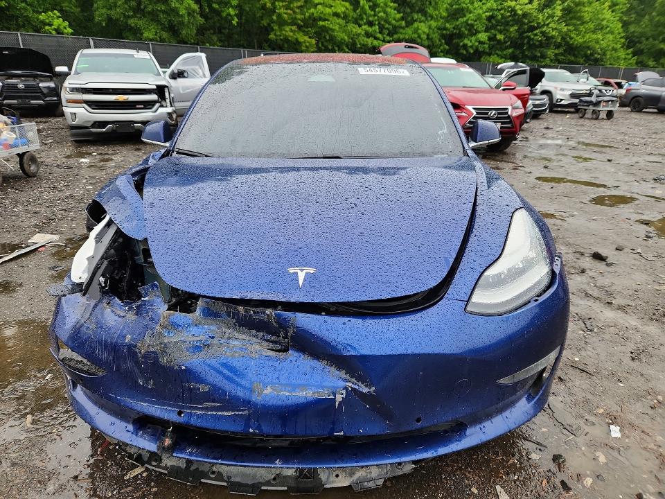 54577096 :رقم المزاد ، 5YJ3E1EA9JF110196 vin ، 2018 Tesla Model 3 مزاد بيع