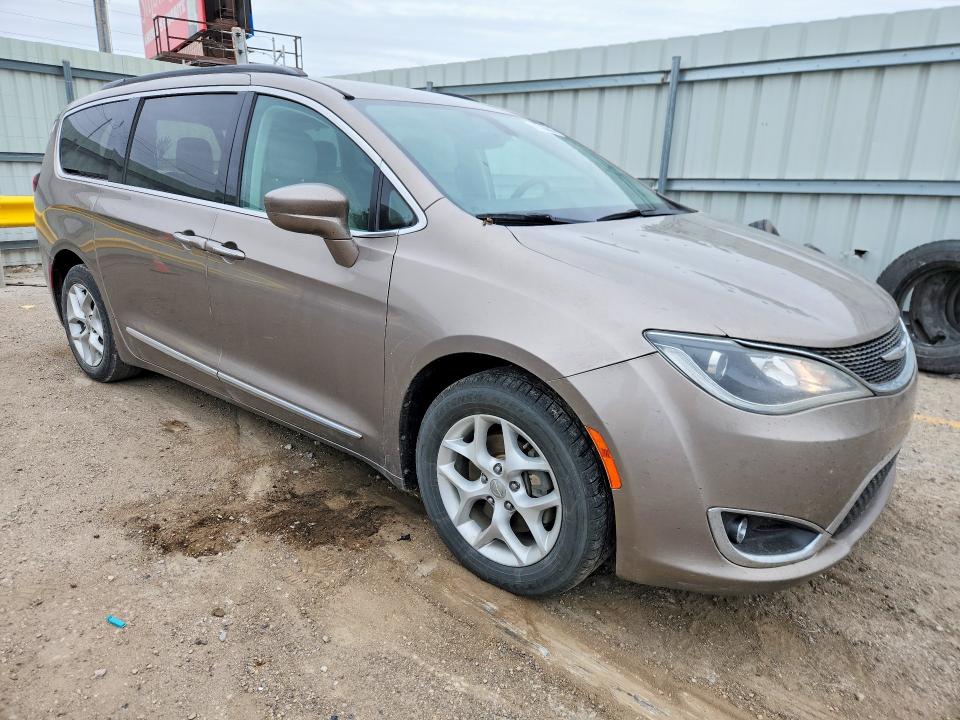 52516606 :رقم المزاد ، 2C4RC1BG2HR535928 vin ، 2017 Chrysler Pacifica مزاد بيع