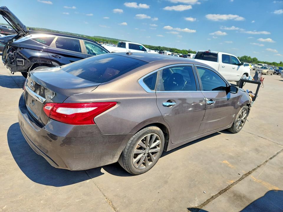 2017 Nissan Altima მანქანა იყიდება აუქციონზე, vin: 1N4AL3AP5HC188359, აუქციონის ნომერი: 53291706