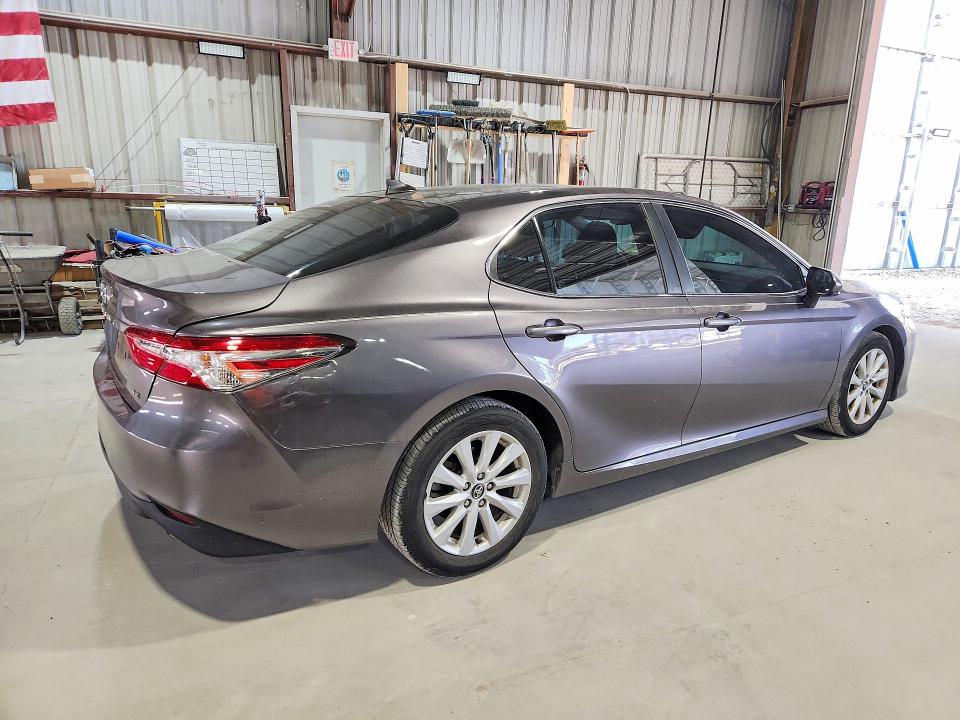 53564106 :رقم المزاد ، 4T1C11AK8LU932648 vin ، 2020 Toyota Camry مزاد بيع