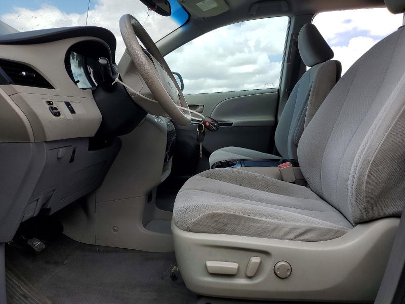 55188756 :رقم المزاد ، 5TDKK3DC6BS090490 vin ، 2011 Toyota Sienna مزاد بيع