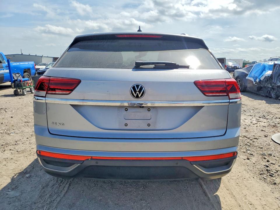 53575626 :رقم المزاد ، 1V2JE2CA3NC211400 vin ، 2022 Volkswagen Atlas Cross Sport مزاد بيع