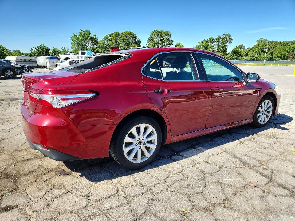 52422956 :رقم المزاد ، 4T1B11HK8KU747922 vin ، 2019 Toyota Camry مزاد بيع