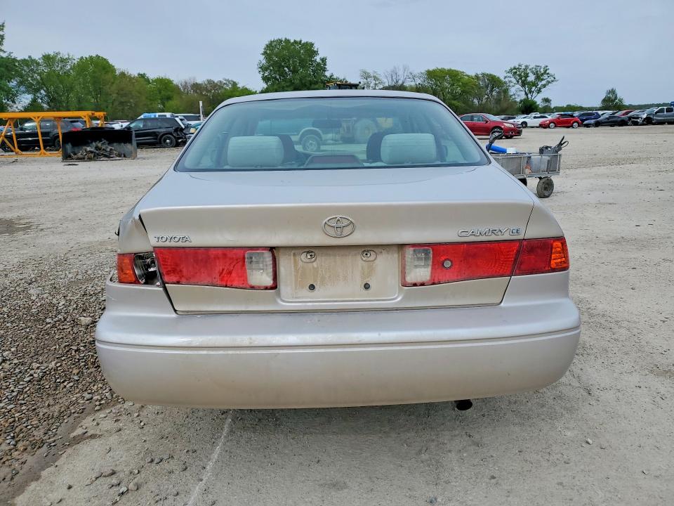 52556836 :رقم المزاد ، 4T1BG22K1YU941648 vin ، 2000 Toyota Camry مزاد بيع