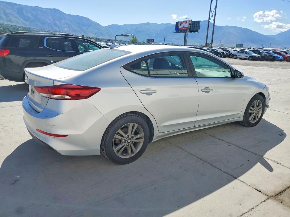 55110086 :رقم المزاد ، 5NPD84LF8JH300181 vin ، 2018 Hyundai Elantra مزاد بيع