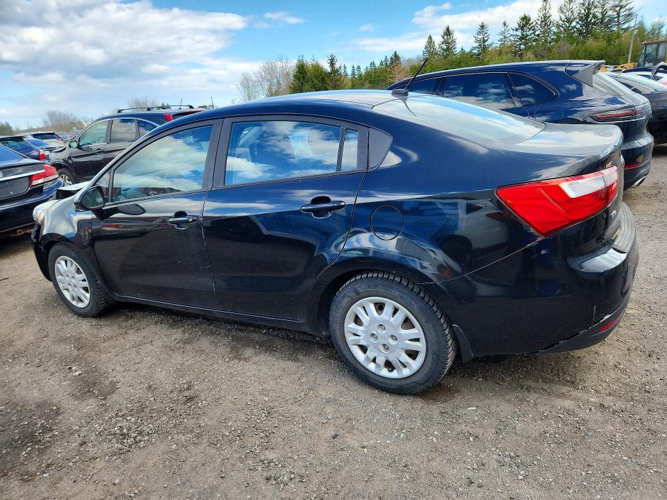 52889886 :رقم المزاد ، KNADM4A32F6455800 vin ، 2015 Kia Rio مزاد بيع
