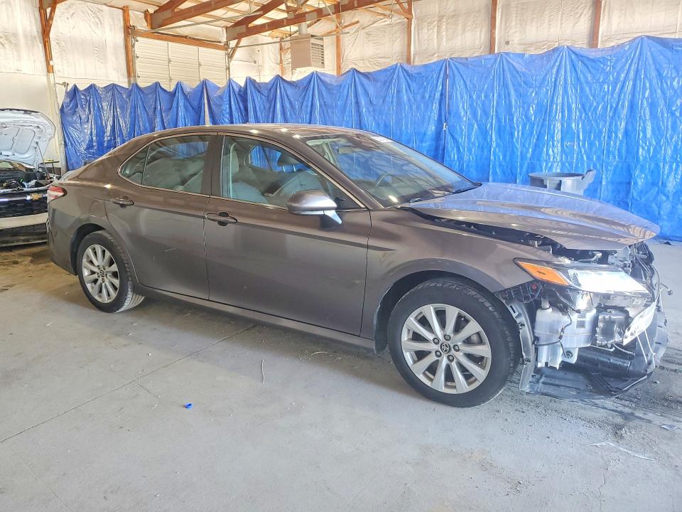 53237236 :رقم المزاد ، 4T1C11BK4LU017438 vin ، 2020 Toyota Camry مزاد بيع