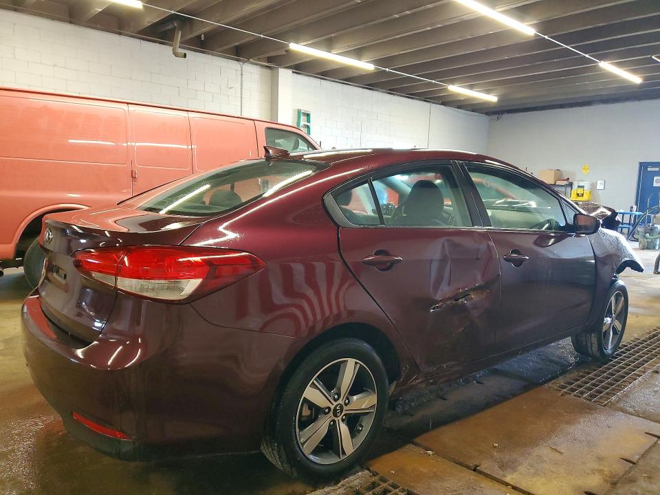 53055756 :رقم المزاد ، 3KPFL4A74JE199423 vin ، 2018 Kia Forte مزاد بيع