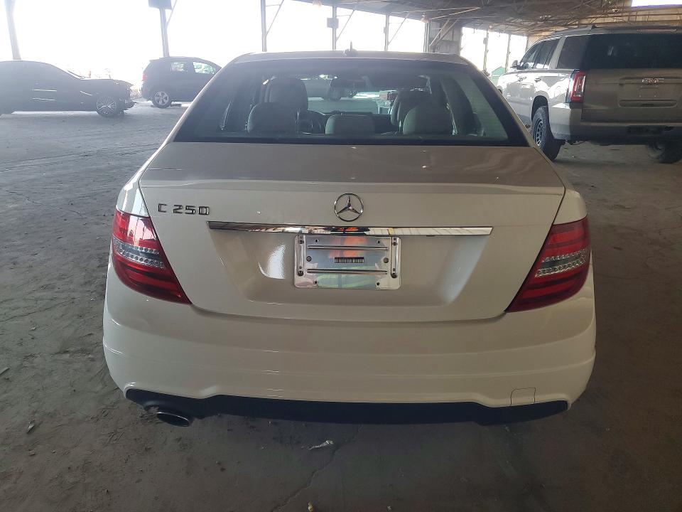 Продажа на аукционе авто 2013 Mercedes-benz C, vin: WDDGF4HB5DR271380, номер лота: 52100276