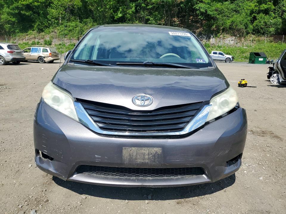 55271296 :رقم المزاد ، 5TDKK3DC9BS024290 vin ، 2011 Toyota Sienna مزاد بيع